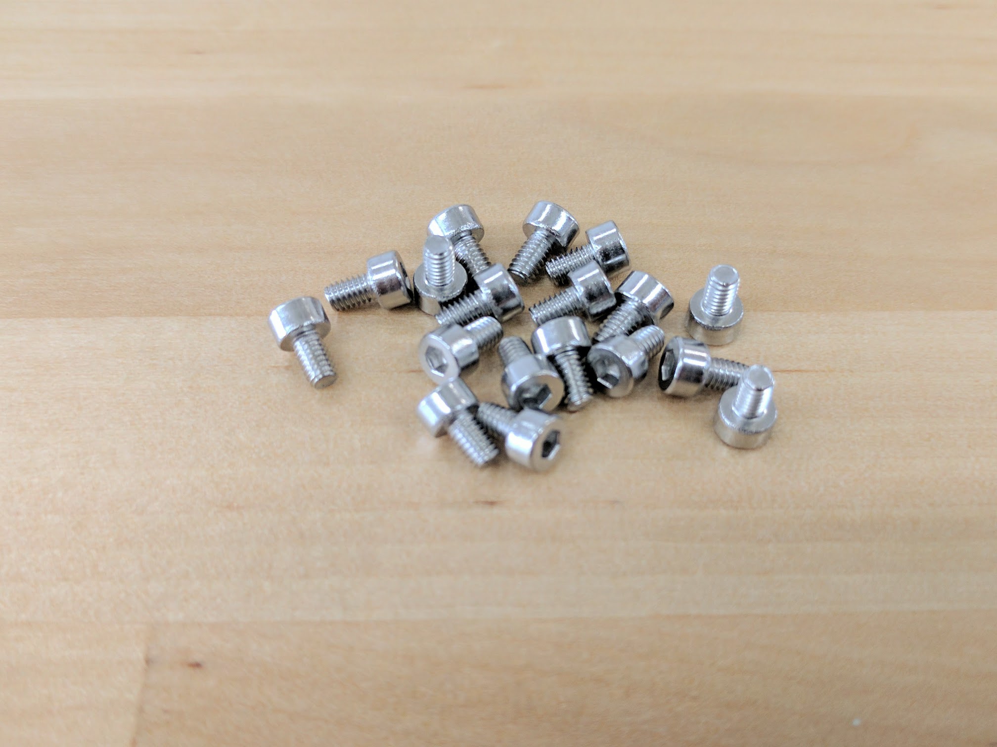 M2.5x4 screws
